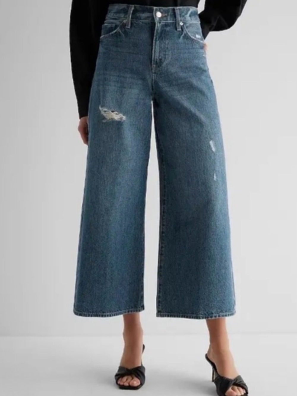 Express High Waisted Medium Wash Ripped Wide Leg Ankle Jeans Sz 2 R pants EUC